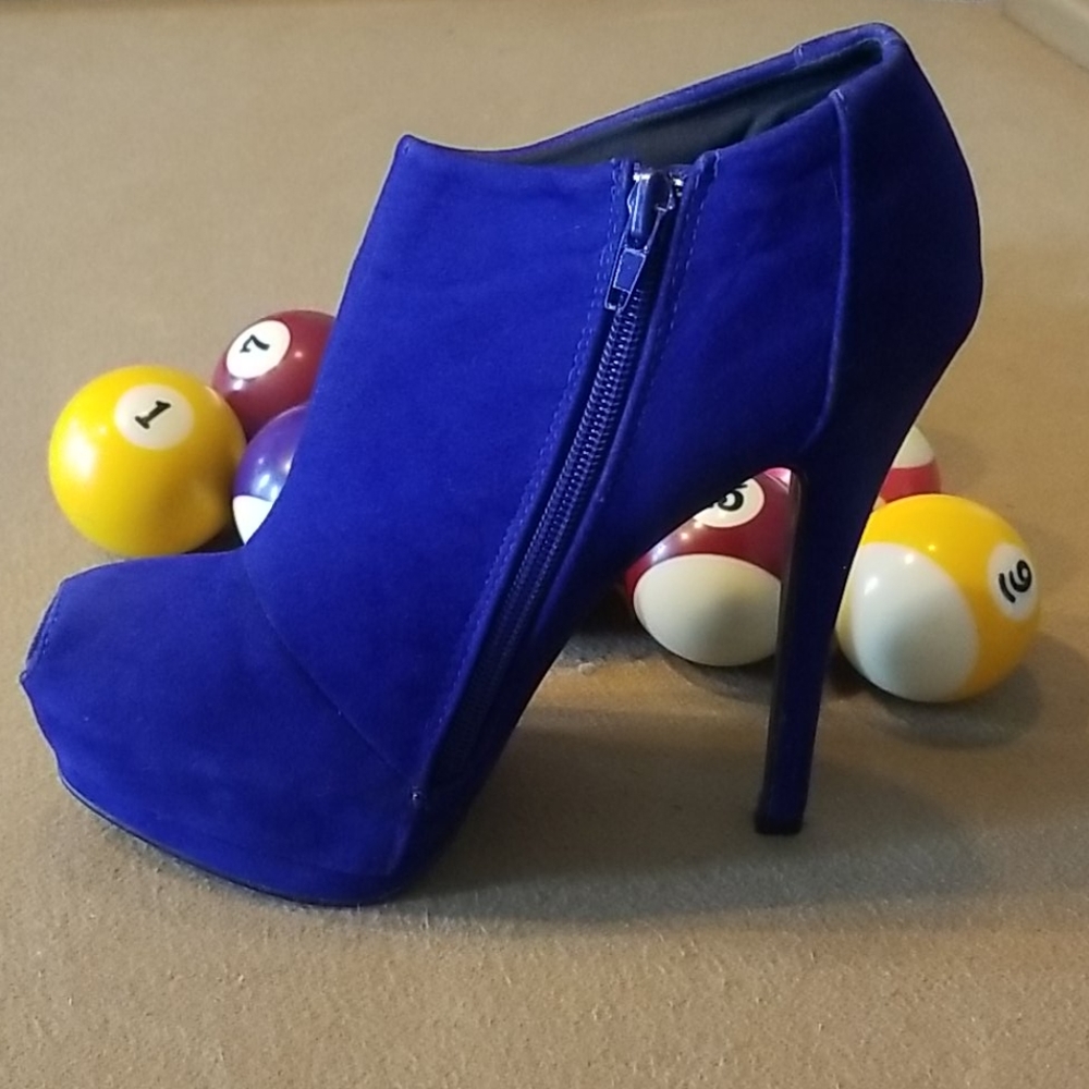 Shoes - Picture 2 of 3